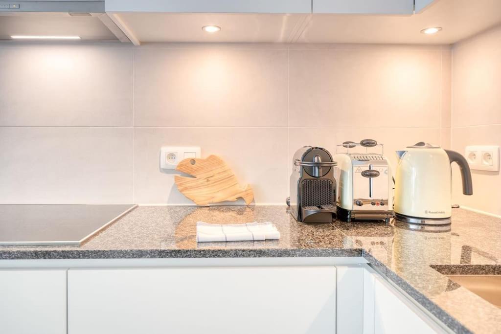 Apartment Family-friendly Beachside Retreat For 5 In Ostend
